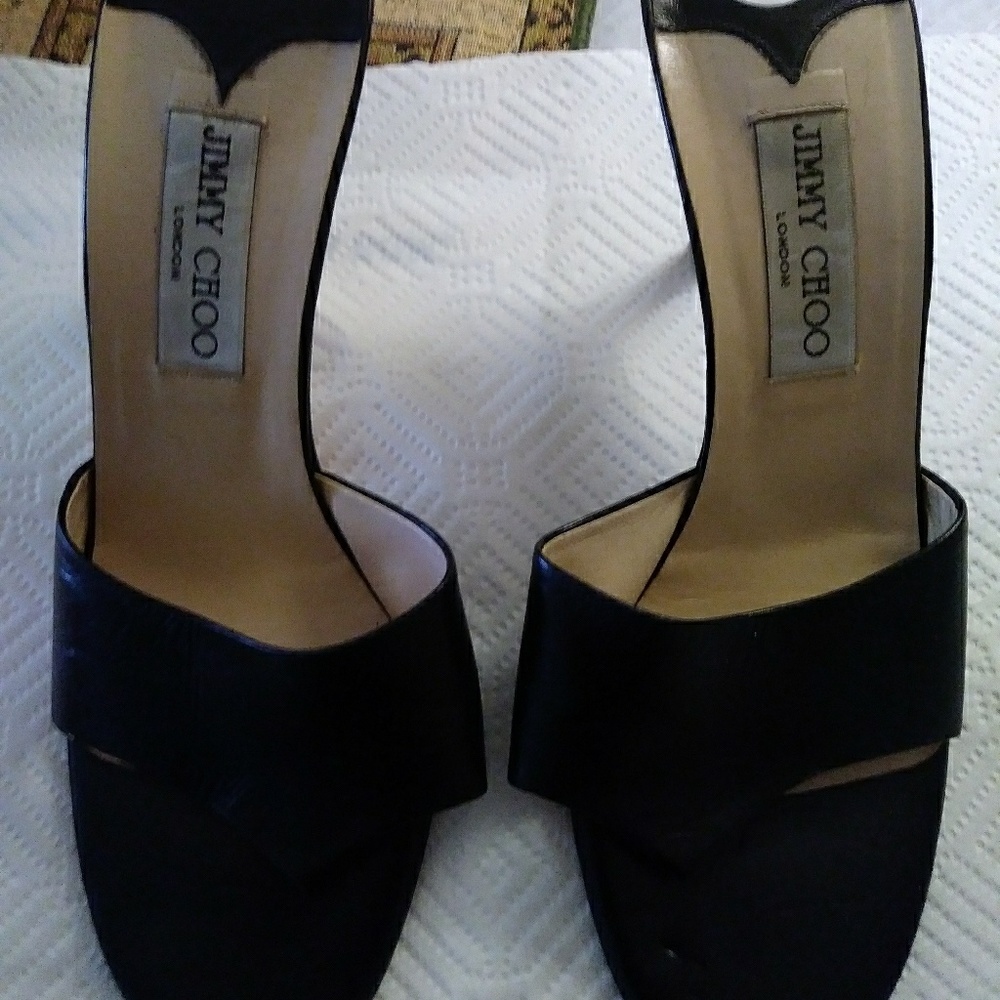 Black slip on's.